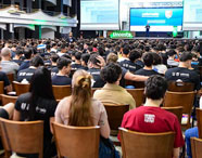 Estudantes participam de evento acadêmico da área de tecnologia na Unoeste. 