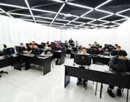Faculdade de Análise e Desenvolvimento de Sistemas: laboratório de informática moderno e bem iluminado no campus Presidente Prudente. O espaço destaca infraestrutura adequada para o ensino prático de programação e tecnologia da informação.