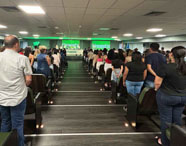 Alunos da Psicologia participam de atividade no auditório da Unoeste Guarujá.