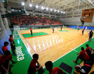 Vista geral do ginásio esportivo da Unoeste em Presidente Prudente, preparado para competições acadêmicas. 
