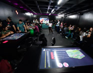 Aula interativa com mesa digital na sala Betha, no campus da Unoeste em Presidente Prudente.