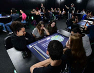 Aula interativa com mesa digital na sala Betha, no curso de Engenharia Elétrica da Unoeste. 