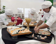 faculdade-de-gastronomia-alunos-preparacao-de-evento.jpg  Estudantes da Gastronomia preparando pratos para evento no campus da Unoeste 