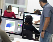 Alunos desenvolvem projetos de arte digital com orientação em laboratório de iMacs no curso de Design da Unoeste. 