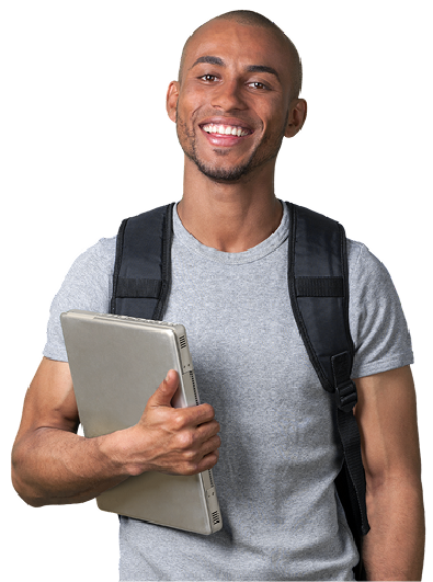 Homem com um notebook na mão e uma mochila nas costas